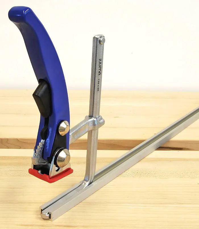 Serre-Joint pour Rail en T 120/60 mm avec Poignée Levier Patin P.P. Inclue JUUMA Serre-Joint pour Rail en T 120/60 mm avec Poignée Levier Patin P.P. Inclue JUUMA
