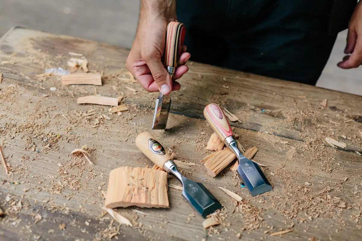 W.I.N.A.C. Burin court 35 mm dans un étui en cuir avec manche de skateboard KIRSCHEN