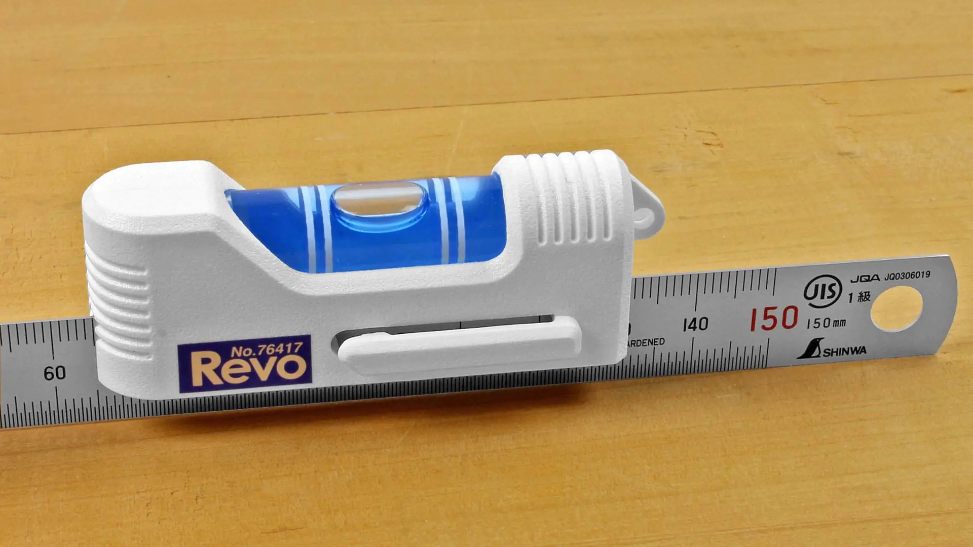 Mini Niveau à Bulle REVO Blanc pour Règle en Acier ou Équerre Jusqu'à 1mm d'Épaisseur SHINWA
