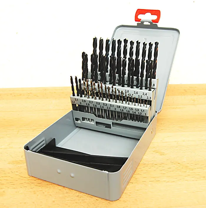 Jeu de Forets Hélicoïdaux 1.0 - 6.0 mm Progressif de 0.1 mm LOEHER 180/20 dans une Boîte en Plastique