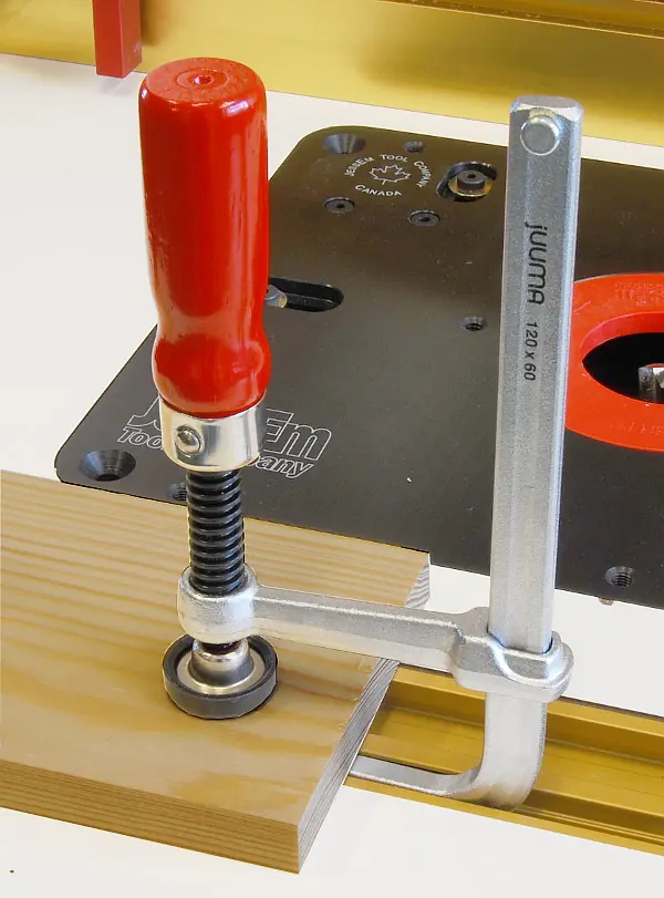 Serre-Joint pour Rail en T 120/60 mm avec Poignée en Bois Patin P.P. Inclue jUUMA Serre-Joint pour Rail en T 120/60 mm avec Poignée en Bois Patin P.P. Inclue jUUMA