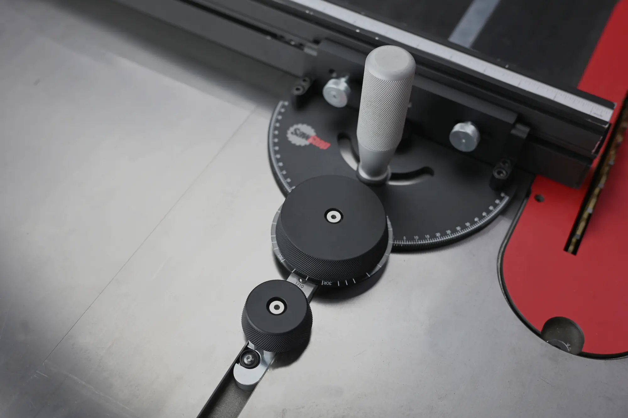 REVOLUTION équerre d'angle avec réglage fin SawStop