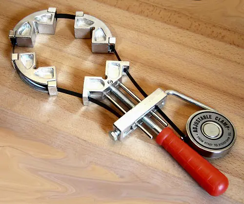 Serre-joint d'angle ajustable avec mâchoires en aluminium et acier 7m