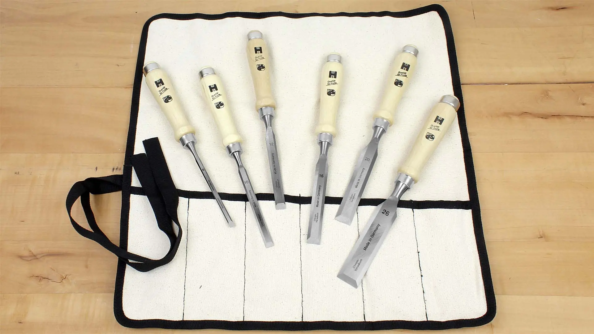 Ensemble de 6 Ciseaux MHG Lame Usinée Seulement avec une Poignée en Bois 6-10-12-16-20-26 mm Dans un Rouleau en Toile Ensemble de 6 Ciseaux MHG Lame Usinée Seulement avec une Poignée en Bois 6-10-12-16-20-26 mm Dans un Rouleau en Toile