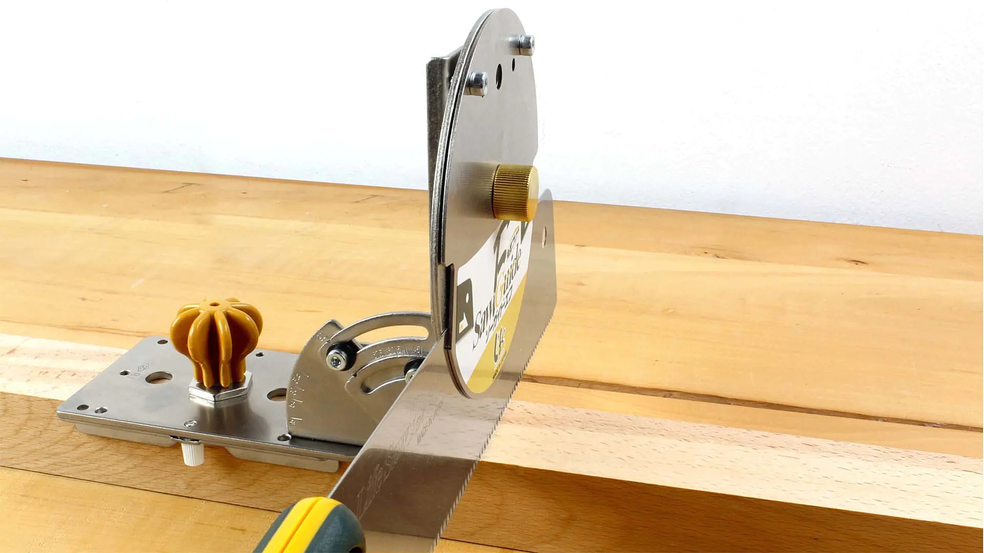 Guide de Sciage de Précision à Angle Libre avec Scie Guide de Sciage de Précision à Angle Libre avec Scie