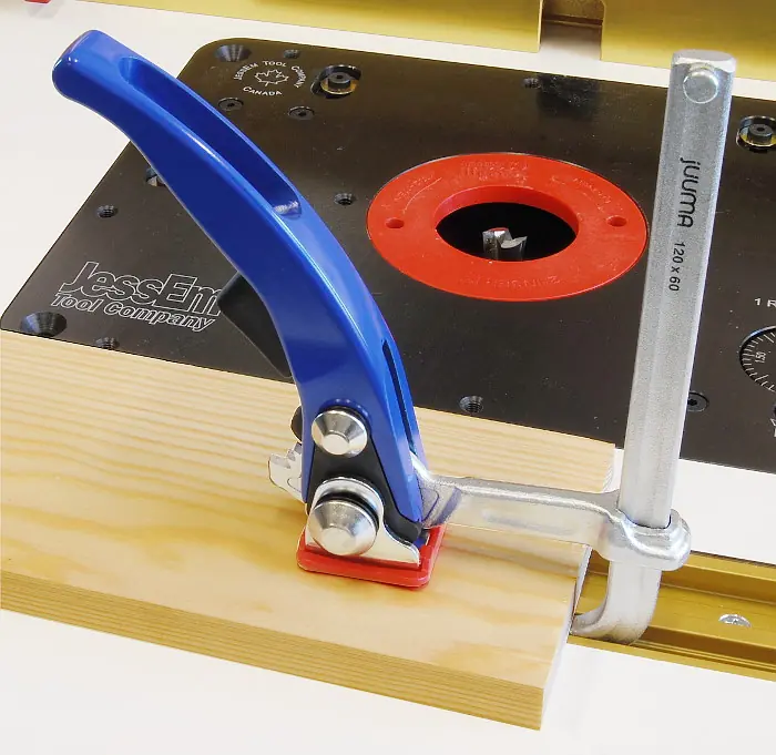 Serre-Joint pour Rail en T 120/60 mm avec Poignée Levier Patin P.P. Inclue JUUMA Serre-Joint pour Rail en T 120/60 mm avec Poignée Levier Patin P.P. Inclue JUUMA
