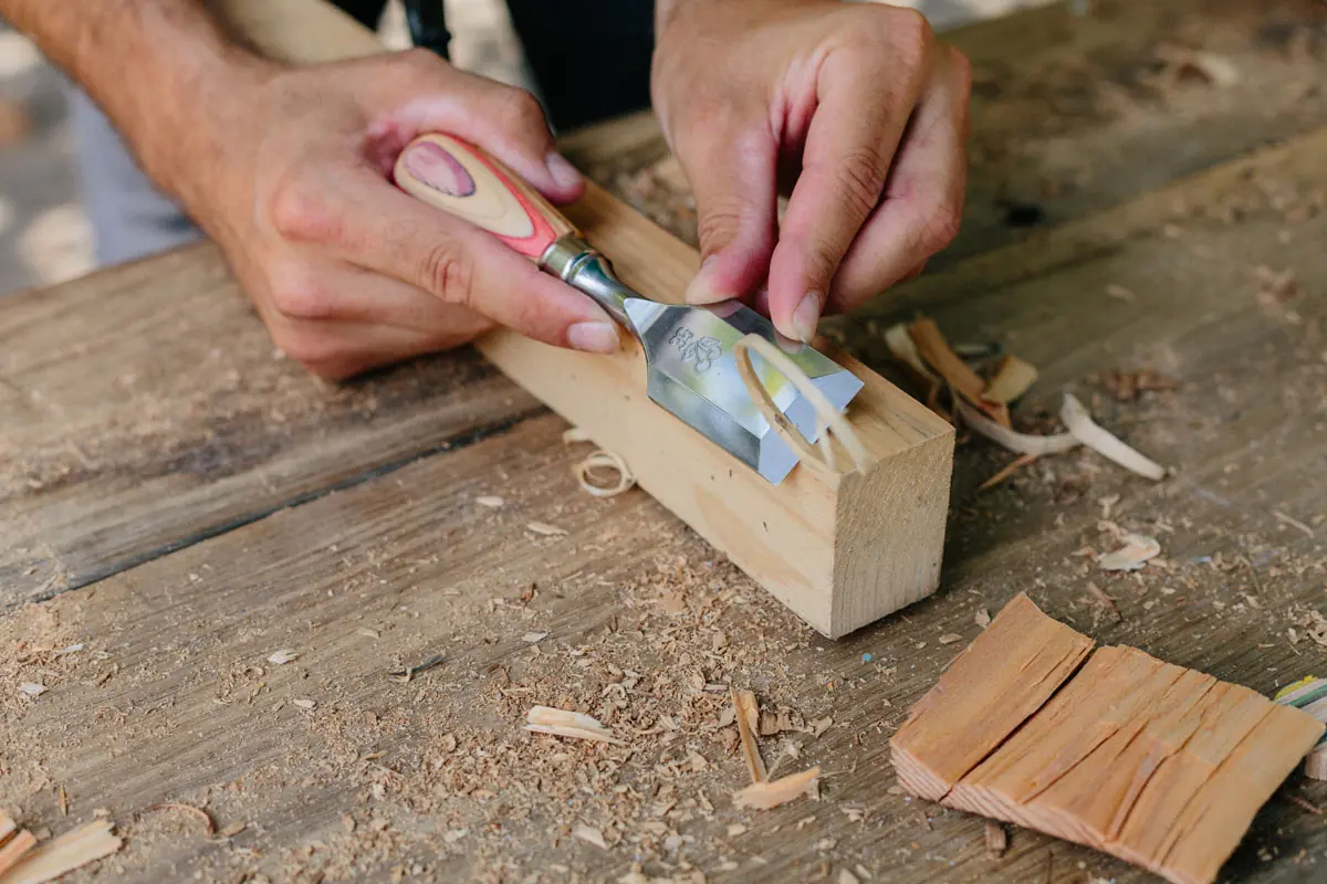 W.I.N.A.C. Burin court 35 mm dans un étui en cuir avec manche de skateboard KIRSCHEN