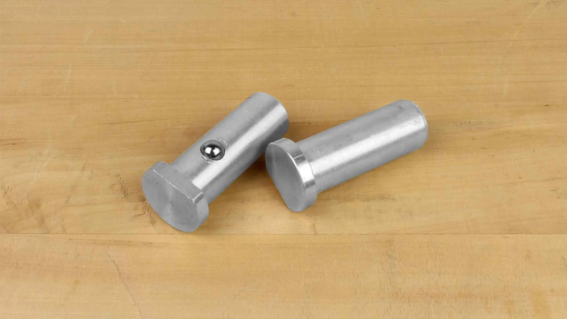 Petits Bench Dogs 57 mm D = 18.7 mm PINIE