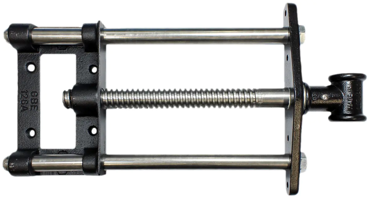 Étau avant petit modèle. Longueur 360 mm Ouverture pour poignée 24 mm Étau avant petit modèle. Longueur 360 mm Ouverture pour poignée 24 mm