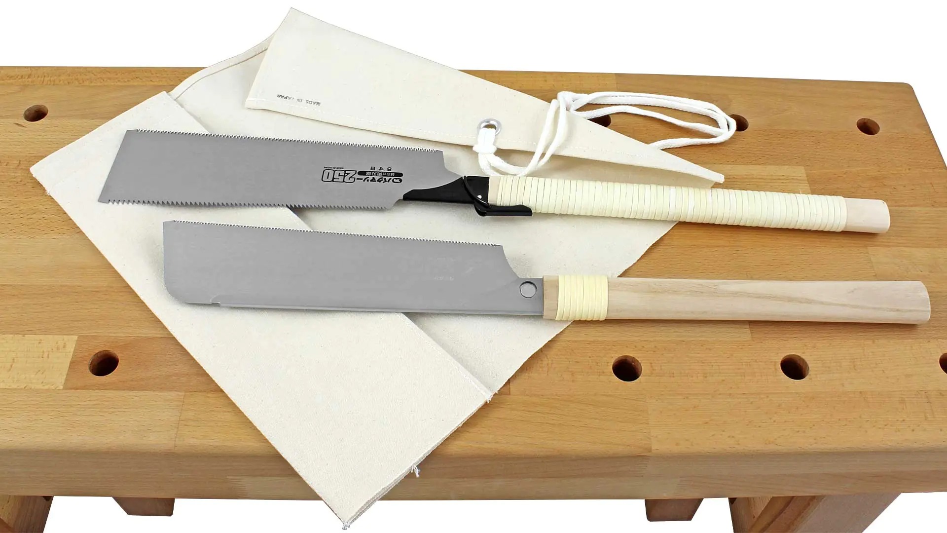 Coffret de 2 Scies Japonaises: Ryoba 309310 - Dozuki 309325 et Gaine en toile 309858 Coffret de 2 Scies Japonaises: Ryoba 309310 - Dozuki 309325 et Gaine en toile 309858