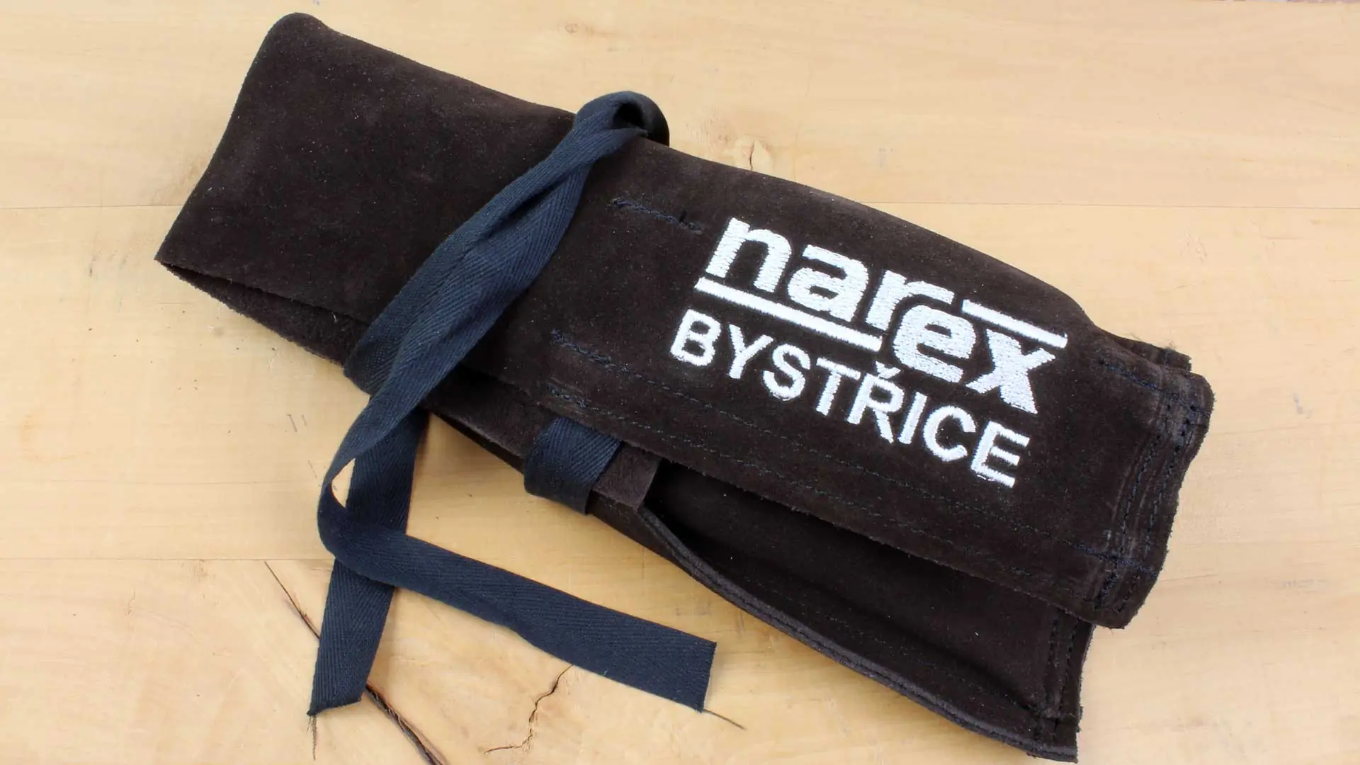 Ensemble de 4 Gouges pour fabrication de Cuillères Profi dans un Rouleau en Cuir NAREX Ensemble de 4 Gouges pour fabrication de Cuillères Profi dans un Rouleau en Cuir NAREX