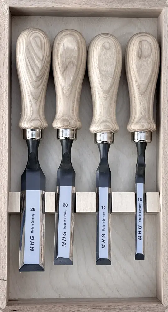 Ensemble de 4 Ciseaux à Bois Coudés avec Manche Rond 10-16-20-26 mm dans une Boîte en Bois MHG