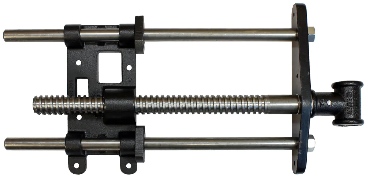 Étau avant grand modèle. Longueur 480 mm Ouverture pour manche 27 mm Étau avant grand modèle. Longueur 480 mm Ouverture pour manche 27 mm