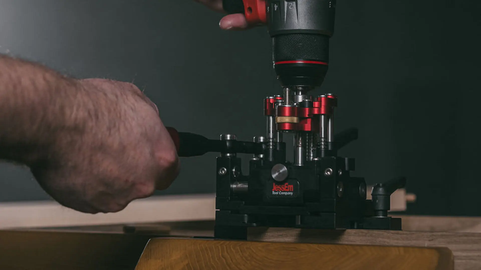Pocket Mill Pro avec poste de travail en bouleau baltique JESSEM Pocket Mill Pro avec poste de travail en bouleau baltique JESSEM