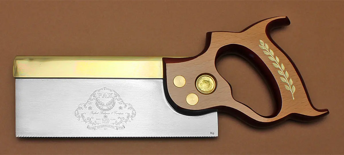 Scie à queue d'aronde (Dovetail Saw) de Thos. Flinn Scie à queue d'aronde (Dovetail Saw) de Thos. Flinn