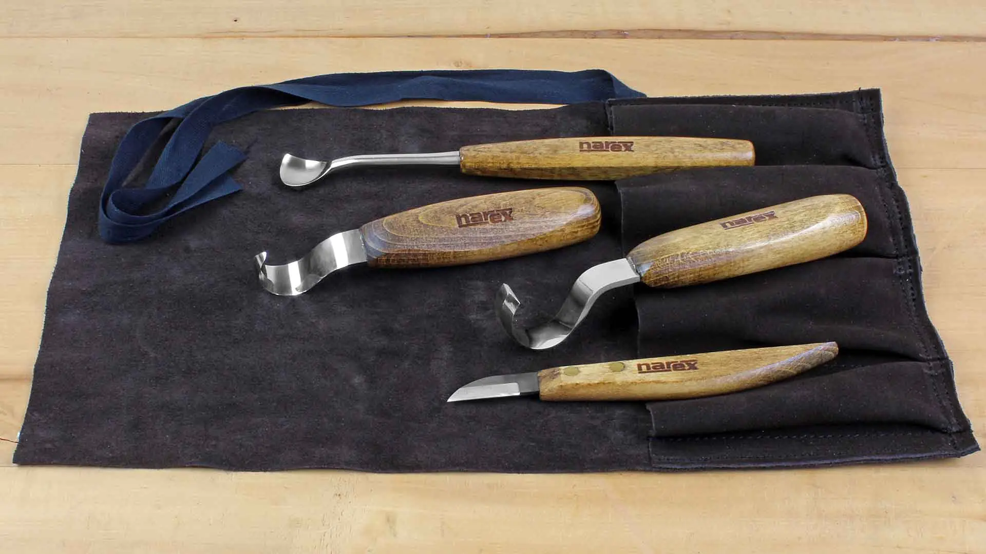 Ensemble de 4 Gouges pour fabrication de Cuillères Profi dans un Rouleau en Cuir NAREX Ensemble de 4 Gouges pour fabrication de Cuillères Profi dans un Rouleau en Cuir NAREX